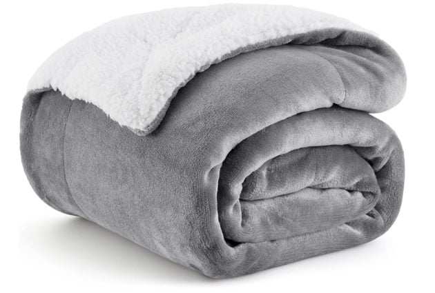 Bedsure Sherpa Fleece Throw Blanket for Couch